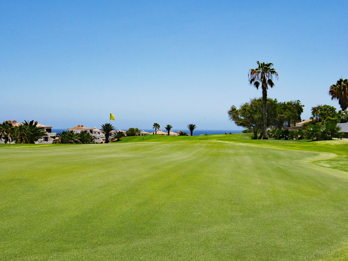 GOLF DEL SUR-clear-blue-skies