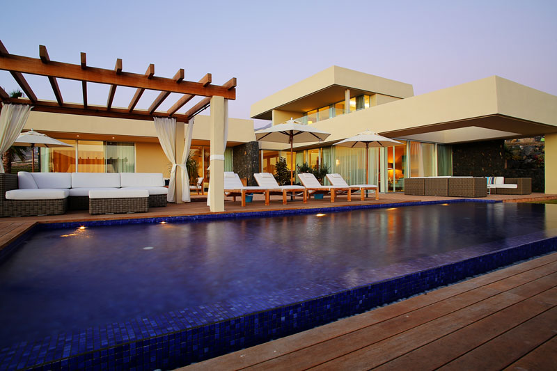 building-a-house-tenerife-villa-construction-clear-blue-skies