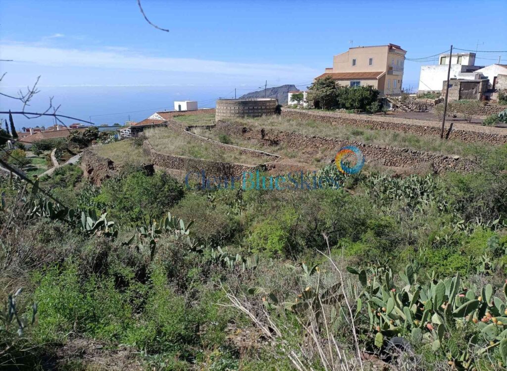 Large Area of Rustic Land with Building Plot for House