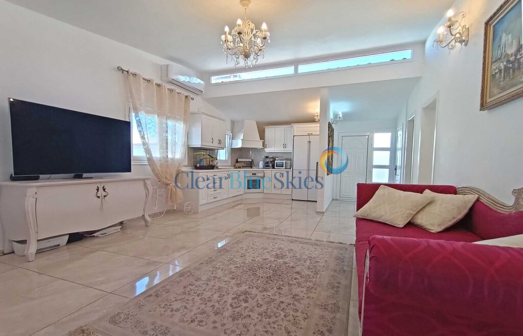 Beautiful Villa with Guest Apartment in a Popular Area