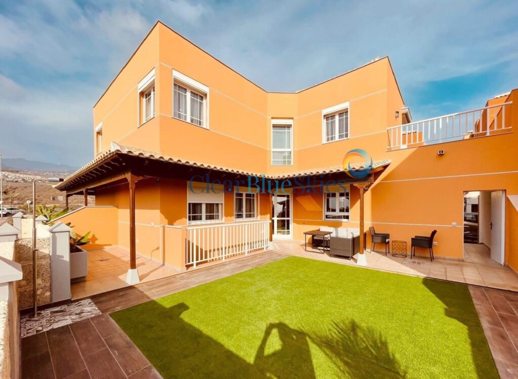 Lovely Linked Villa In Popular Los Cristianos Location