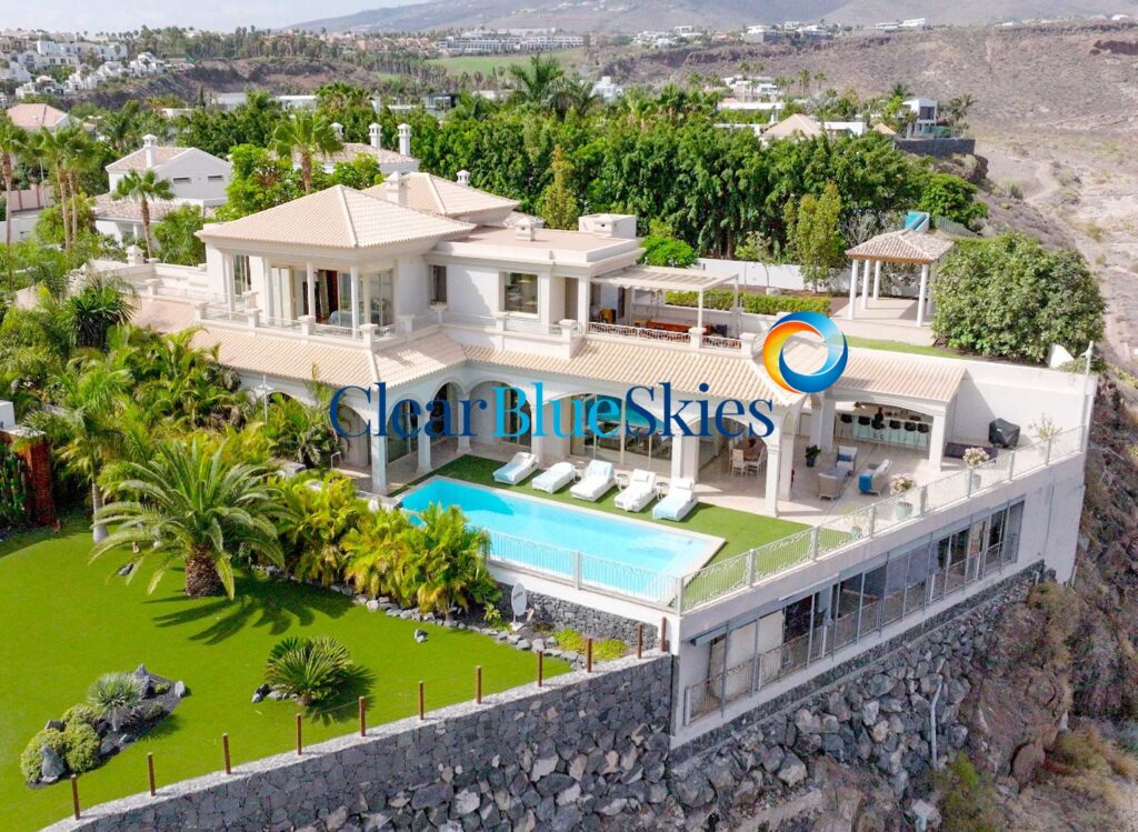 Stunning Luxury Mansion in Prime Location