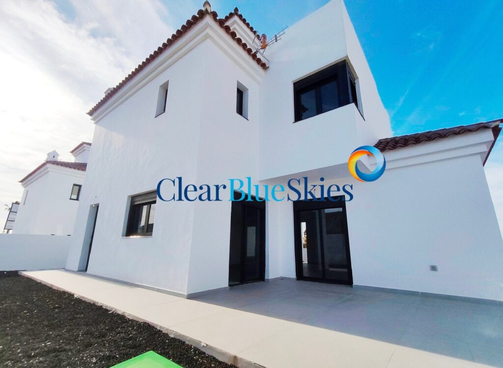 Modern Four Bedroom Golf Property with Private Pool
