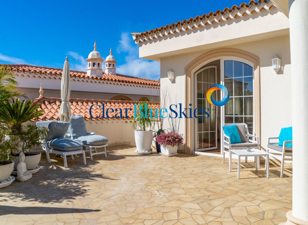 Stunning Four Bedroom Villa in Exclusive Location