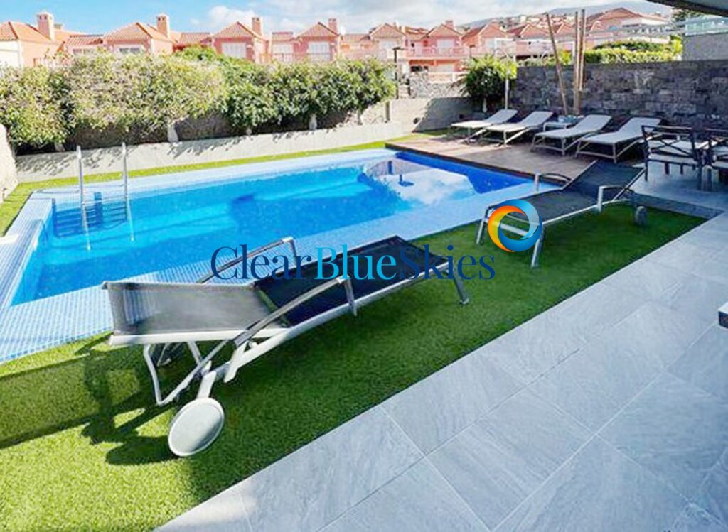 Desirable Five bedroom Villa with Private Pool in the Exclusive Area of Playa del Duque