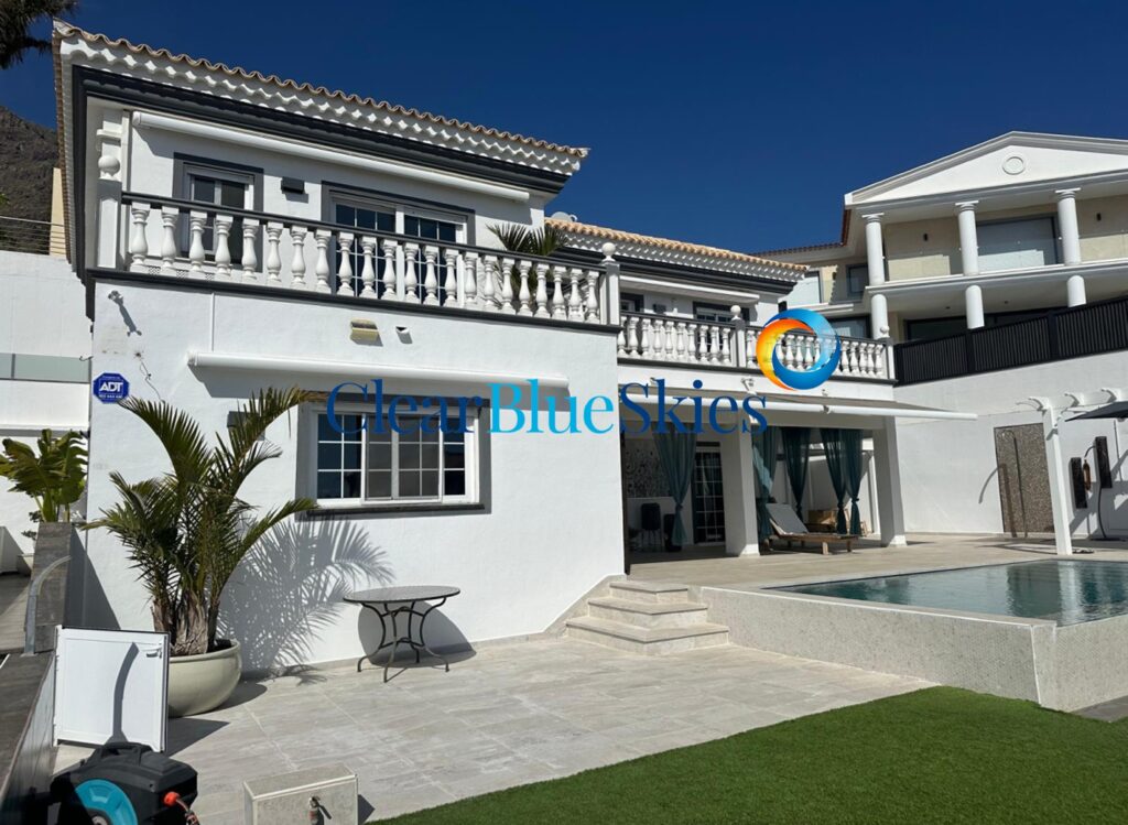 Stylish Villa With Private Heated Pool in Popular Location
