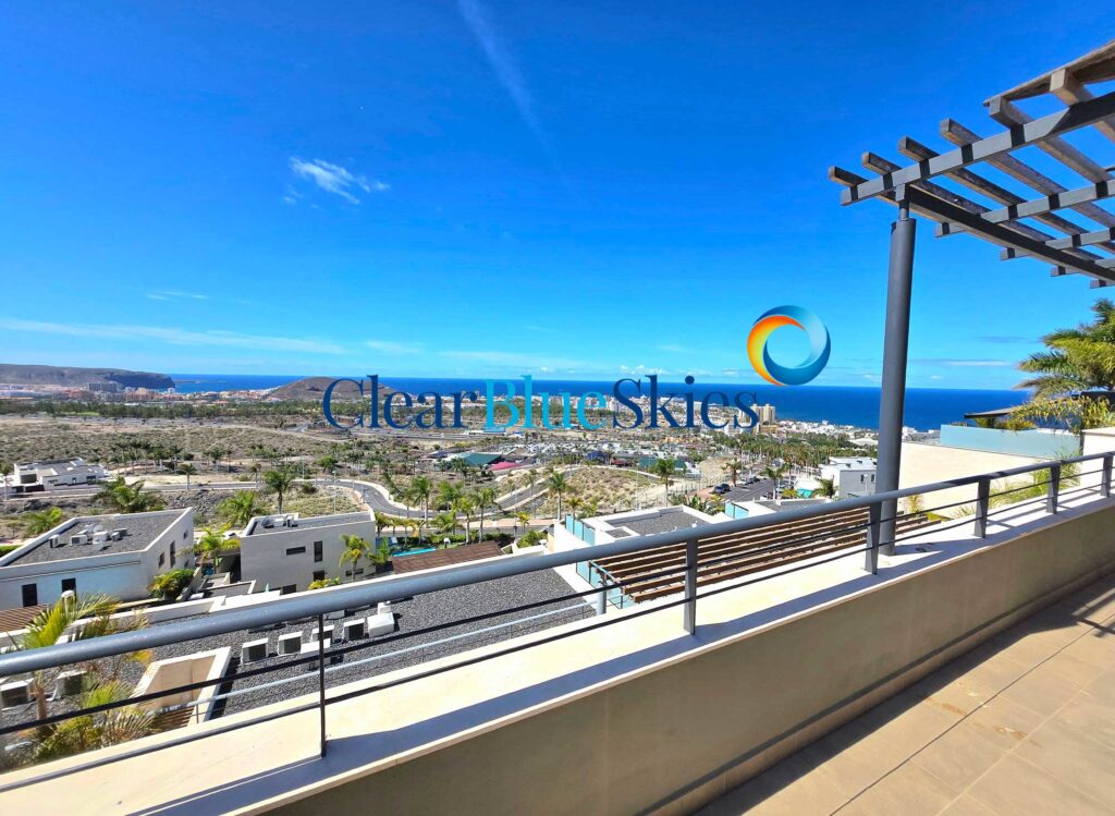 Three Bedroom Luxury Apartment with Panoramic Outlook