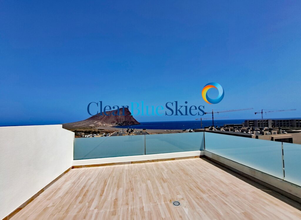 Highly Desirable Two Bedroom Penthouse with Fantastic Sea Views