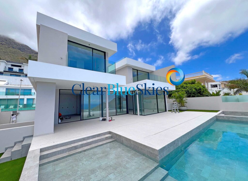 Stunning Contemporary Villa with Panoramic Views