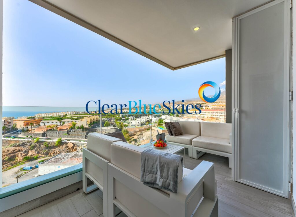 Beautifully Presented Three Bedroom Apartment with Fabulous Sea Views