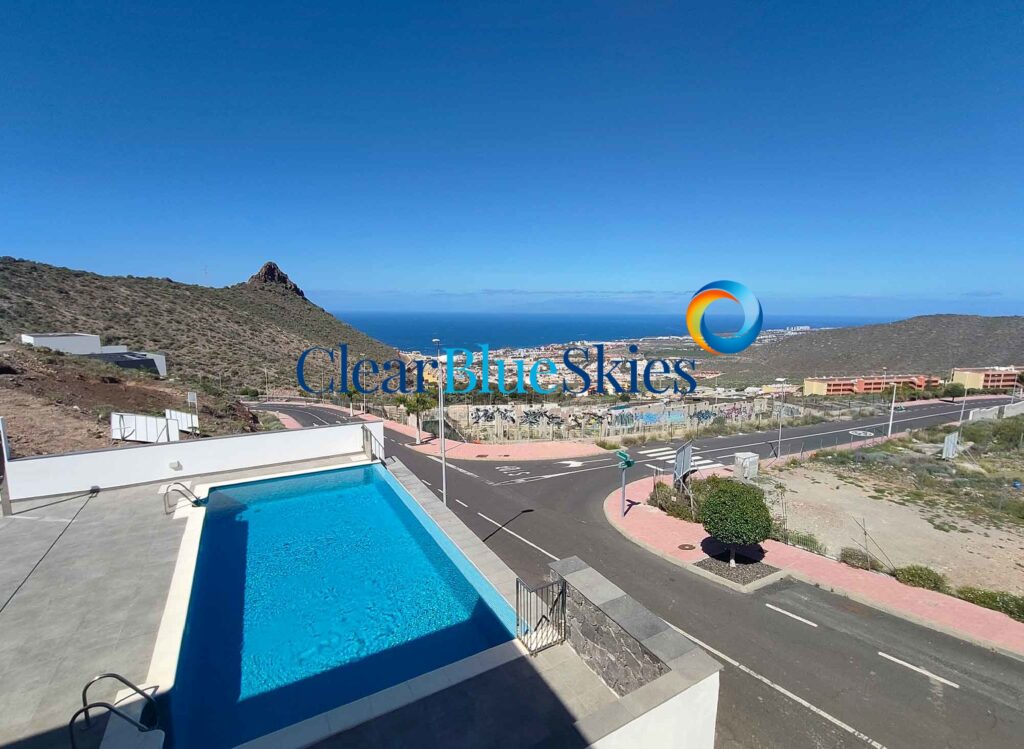 Modern Luxury Villa with Swimming Pool