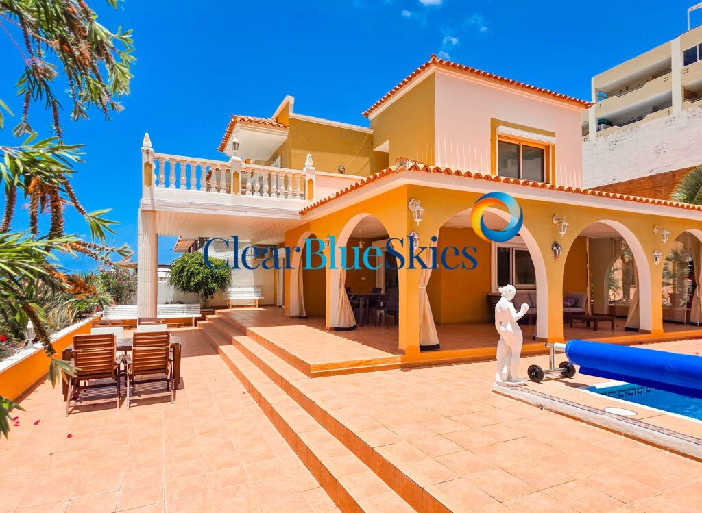 Beautiful Three Bedroom Villa with Private Pool in a Popular Area