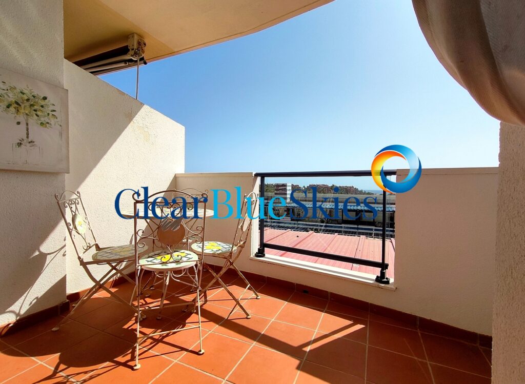 Attractive Apartment with Sea Views in Quiet Area