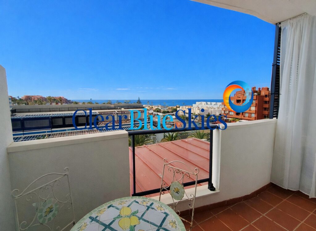 Attractive Apartment with Sea Views in Quiet Area