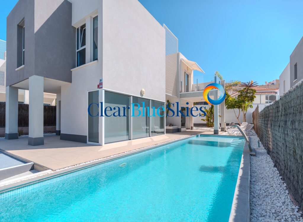 Exceptional Air Conditioned Three Bedroom Villa with Private Heated Pool