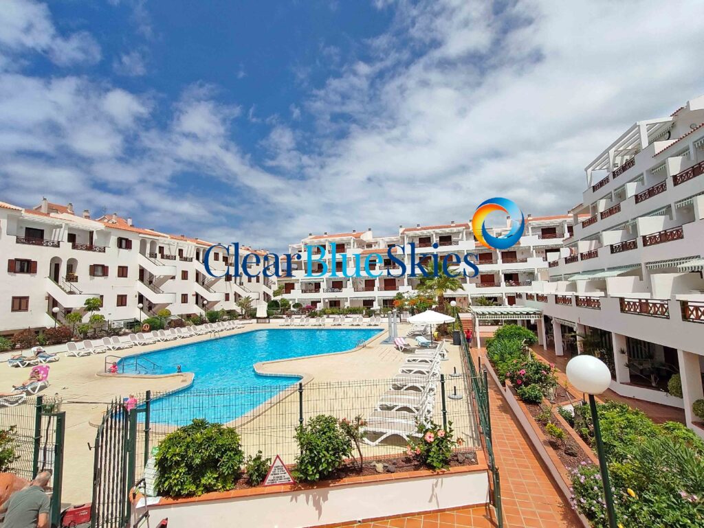 Lovely One Bedroom Apartment Overlooking the Pool in Popular Holiday Complex