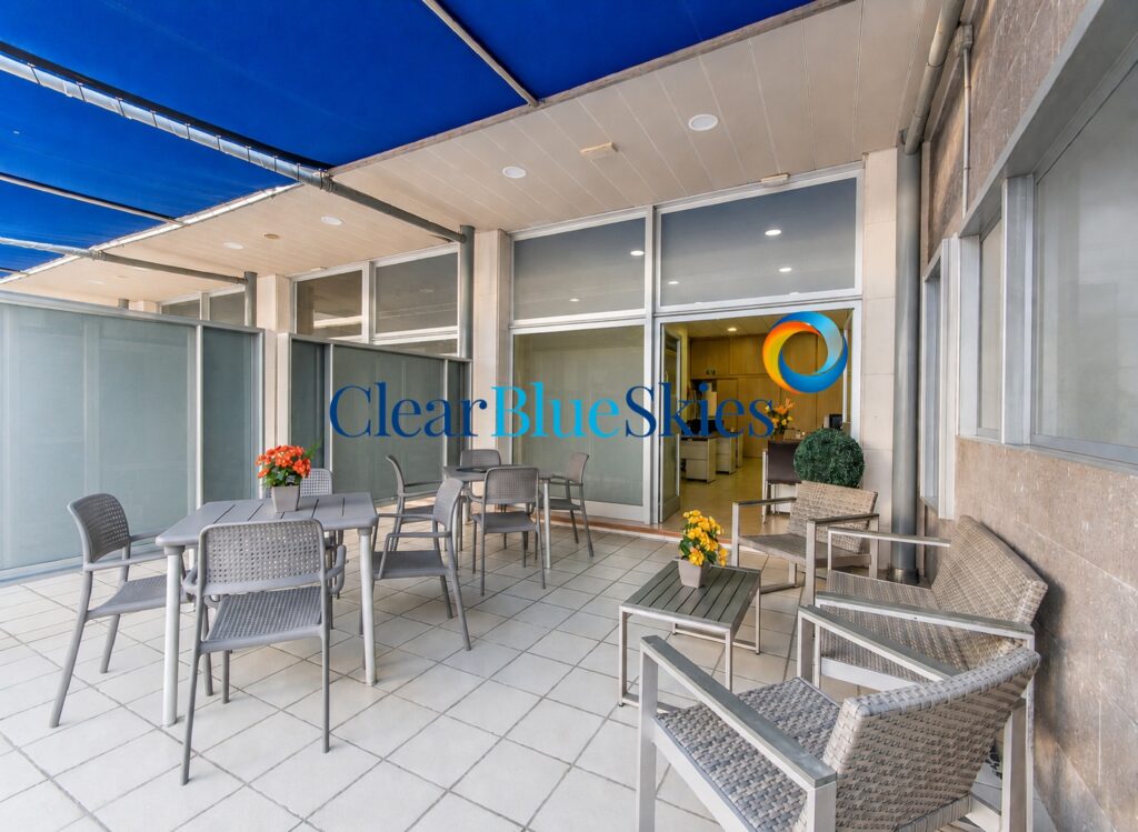 Freehold Office in Prime Location Close to the Beachfront