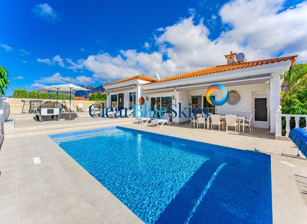 Immaculate Villa with Six En-Suite Bedrooms and Private Heated Swimming Pool