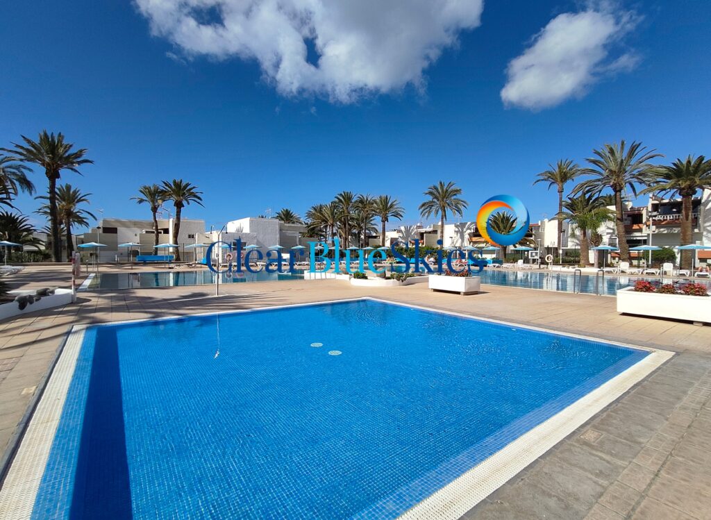 Nice Top Floor One Bedroom Apartment with Garden Views